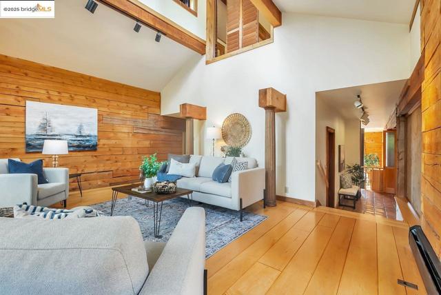 5950 Grizzly Peak Blvd, Oakland CA: https://media.crmls.org/mediaz/8c802695-f5bd-4c2e-9bcb-f9580f4e89a0.jpg