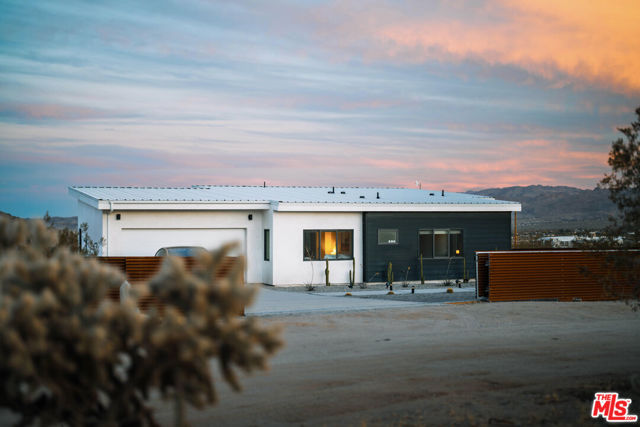 4375 Border Avenue, Joshua Tree CA: https://media.crmls.org/mediaz/8c80bfb4-ec30-463e-bb9b-16eec78665f3.jpg