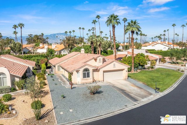 39141 Sweetwater Drive, Palm Desert CA: https://media.crmls.org/mediaz/8c818c87-5aae-4e5c-b294-a29ca86d42e7.jpg