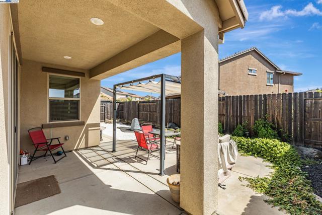 9315 Wild Lilac Cir, Sacramento CA: https://media.crmls.org/mediaz/8c81fc7a-4422-4abd-a28c-1f1cba15f6ab.jpg