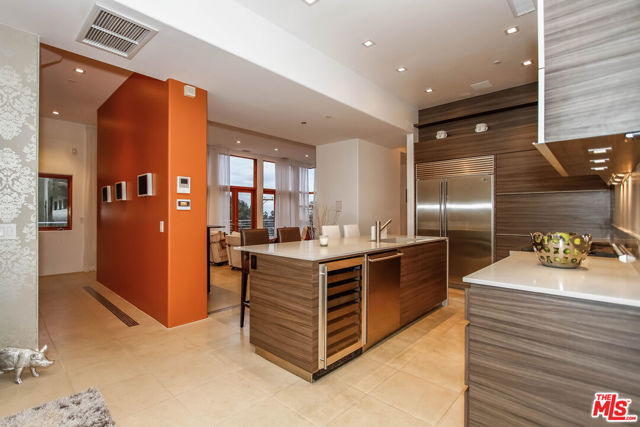 1929 N CURSON Place, Los Angeles CA: https://media.crmls.org/mediaz/8c821c76-88b7-44f7-a44a-8864691fd77c.jpg