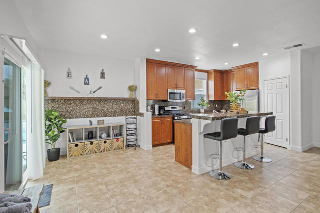 Image 13 of 33 For 83684 San Mateo Avenue