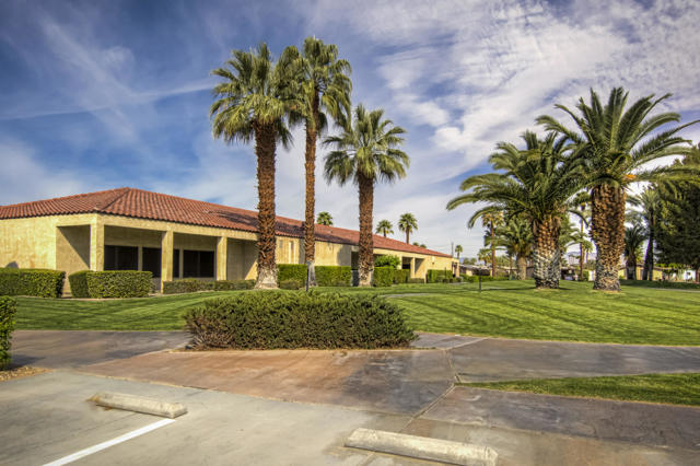 160 Hilligoss Drive, Cathedral City CA: https://media.crmls.org/mediaz/8c82a391-0ff3-4bb8-9377-f6b0ae6403b0.jpg