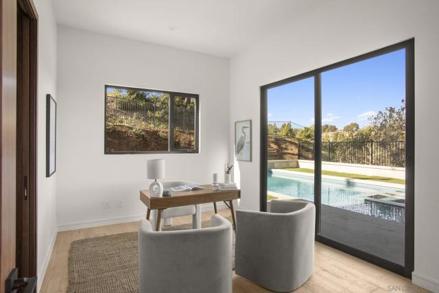 2448 Sagebrush Ct, La Jolla CA: https://media.crmls.org/mediaz/8c82ae88-e590-41a5-9566-caa80f110a1e.jpg