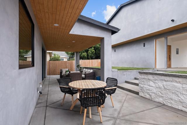 1531 33 Lieta St, San Diego CA: https://media.crmls.org/mediaz/8c82bc3e-edcb-43f9-be22-30f3da110915.jpg