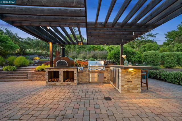 31 Ivy Dr, Orinda CA: https://media.crmls.org/mediaz/8c82f0fd-d972-457f-9d87-95c407c53748.jpg