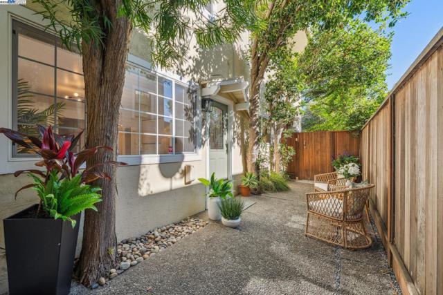 5242 Miles Avenue, Oakland CA: https://media.crmls.org/mediaz/8c837fbb-1350-4b71-8ed1-fe40944a1747.jpg