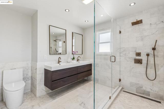 1026 Court St, Alameda CA: https://media.crmls.org/mediaz/8c8384d4-df07-45b1-a0f2-4ce17a5c9d16.jpg