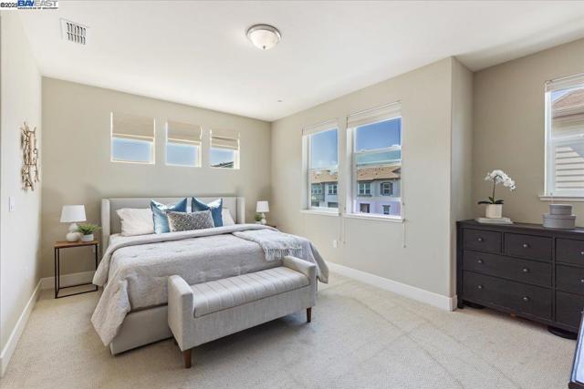 4023 Clare St, Dublin CA: https://media.crmls.org/mediaz/8c83be84-cc17-458f-8e09-43dcd30fa549.jpg