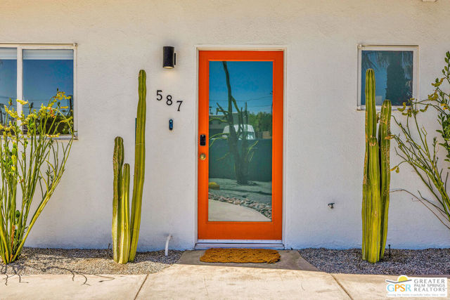587 N Calle Marcus, Palm Springs CA: https://media.crmls.org/mediaz/8c8410a5-687d-4556-9392-7be3a8d64a97.jpg