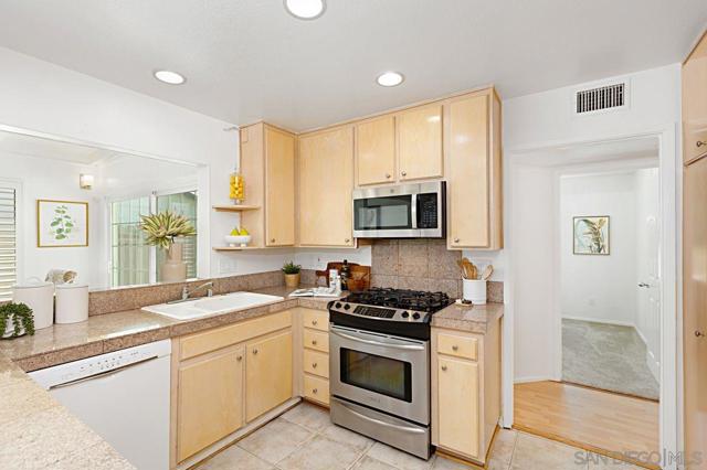 4755 Cather Ave, San Diego CA: https://media.crmls.org/mediaz/8c8423cd-14aa-4019-92c4-53709e487ad0.jpg
