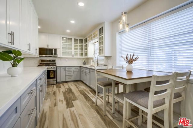 1060 E 45th Way, Long Beach CA: https://media.crmls.org/mediaz/8c8456d8-3712-4d00-ab08-09683e20c73a.jpg