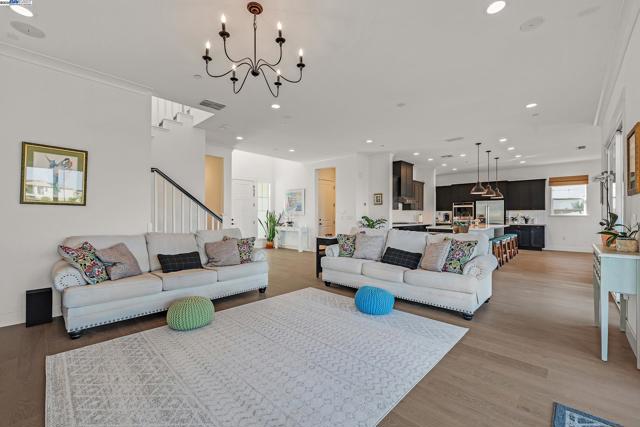 2495 Kruip Ct, Lathrop CA: https://media.crmls.org/mediaz/8c84b388-3ea6-4896-af70-b71823e48ab7.jpg