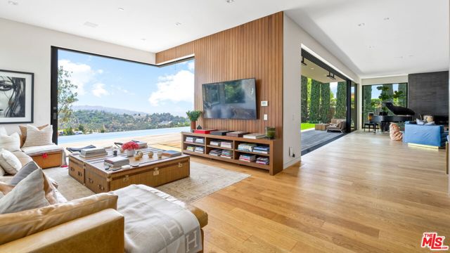 1030 Somera Road, Los Angeles CA: https://media.crmls.org/mediaz/8c84c804-98a2-43fa-b1a7-4b9990e10f58.jpg