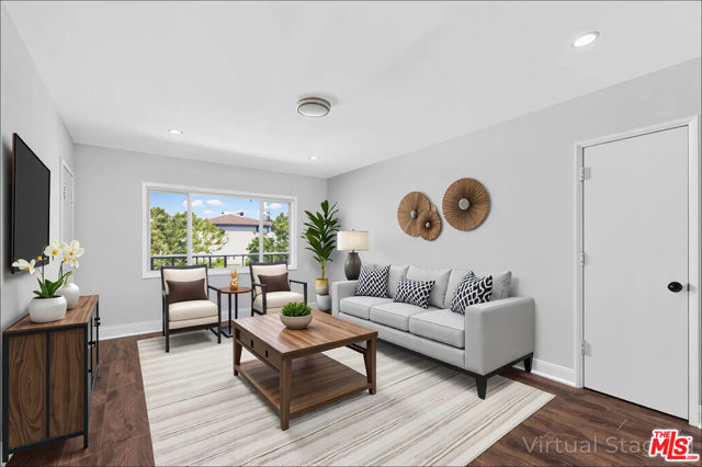 4777 San Vicente Boulevard, Los Angeles CA: https://media.crmls.org/mediaz/8c86615d-ca54-4086-b717-a6bc6a4db784.jpg