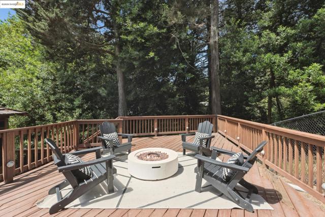 2861 Chelsea Drive, Oakland CA: https://media.crmls.org/mediaz/8c869095-919f-4ba5-8b0a-39475bbdd4a0.jpg
