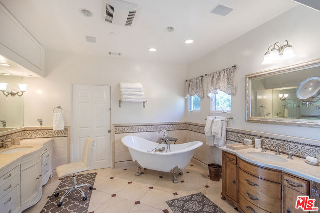 1601 Alisa Estate, Santa Barbara CA: https://media.crmls.org/mediaz/8c8692a9-25ba-4907-84c9-a1ce78a09ef0.jpg