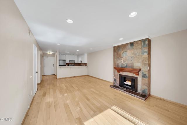 Detail Gallery Image 8 of 27 For 1940 N Highland Ave #10,  Los Angeles,  CA 90068 - 2 Beds | 2 Baths
