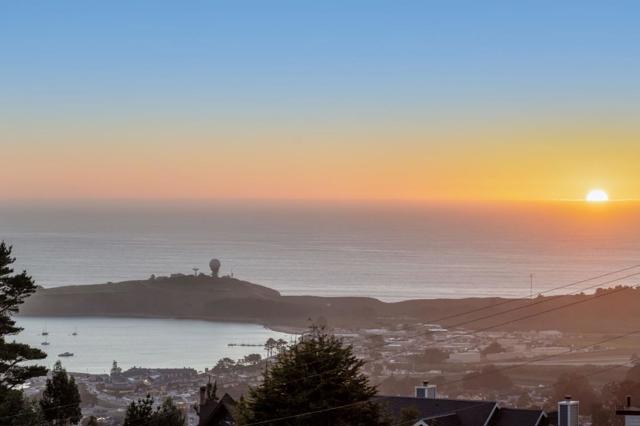 107 Dolphine Avenue, El Granada CA: https://media.crmls.org/mediaz/8c86c400-a45c-4e35-b5a9-ffee709e95d2.jpg