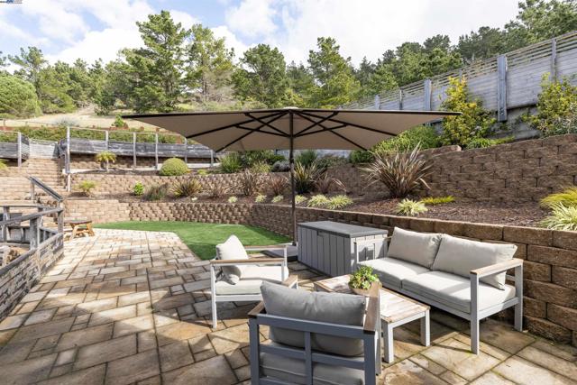 674 Corona Dr, Pacifica CA: https://media.crmls.org/mediaz/8c87c36d-cc96-45c2-94d4-63fc3462c3ea.jpg