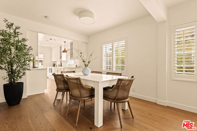 6481 W 77th Street, Los Angeles CA: https://media.crmls.org/mediaz/8c885b2c-95bd-4ff5-a6fe-13cb3e26c5e8.jpg