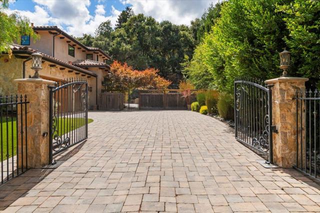 1571 Fairway Drive, Los Altos CA: https://media.crmls.org/mediaz/8c8879ed-dcad-4755-9ab8-3338a56c25e1.jpg