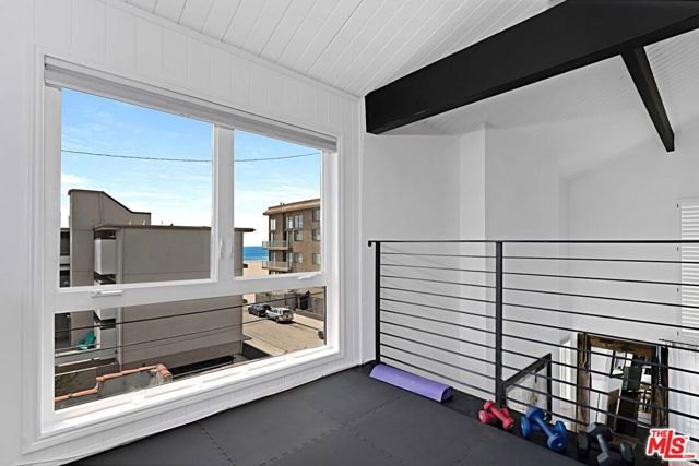 20 1/2 NORTHSTAR Street, Marina del Rey CA: https://media.crmls.org/mediaz/8c8890f7-136a-4e06-aa95-8ad7b2404c31.jpg