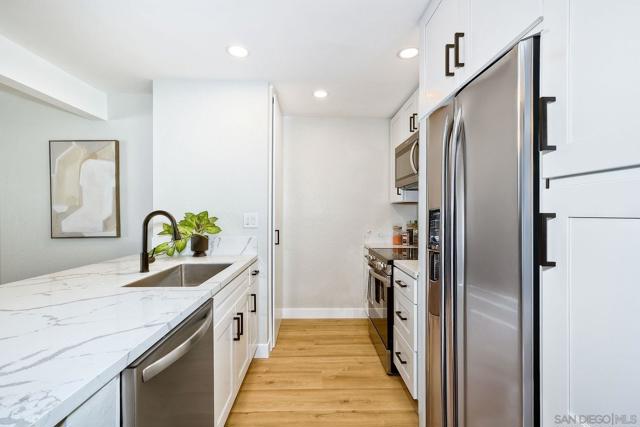 9209 Village Glen Dr, San Diego CA: https://media.crmls.org/mediaz/8c89010f-2c91-4c9c-912d-ddce80170a0d.jpg
