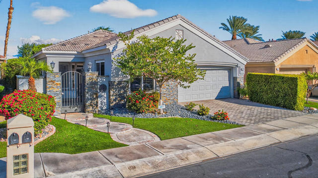 80170 Royal Birkdale Drive, Indio CA: https://media.crmls.org/mediaz/8c890d8f-4a35-4405-8d4c-a932f40bcfee.jpg