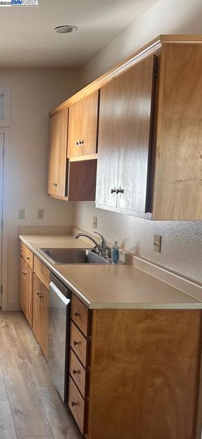 426 Piper St, Healdsburg CA: https://media.crmls.org/mediaz/8c892422-8345-4b5d-9e79-ae79011f5a9f.jpg