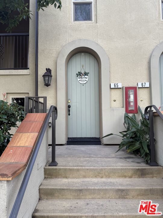 65 Plateau, Irvine CA: https://media.crmls.org/mediaz/8c8942bd-af3b-4a62-91ef-1d31ecd20803.jpg