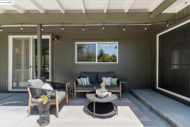 2041 Hidden Valley Dr, Santa Rosa CA: https://media.crmls.org/mediaz/8c895617-809c-45f9-a030-f86feb2278fc.jpg