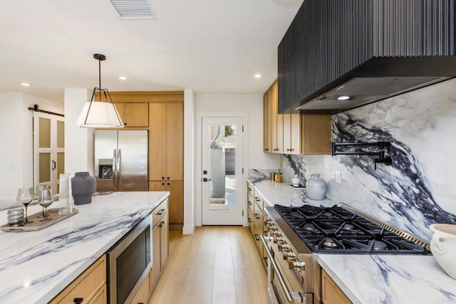 Detail Gallery Image 11 of 28 For 14362 Collins St, Sherman Oaks,  CA 91401 - 3 Beds | 2 Baths