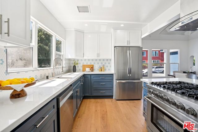 4438 W 28th Street, Los Angeles CA: https://media.crmls.org/mediaz/8c89e63d-06a9-4cca-b65f-64934685f82f.jpg
