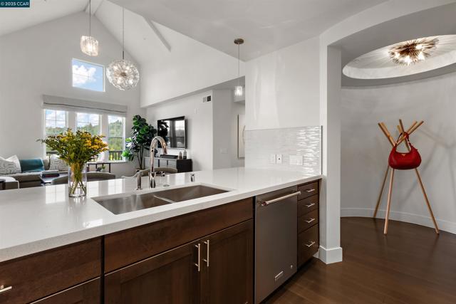 1000 Dewing Ave, Lafayette CA: https://media.crmls.org/mediaz/8c89eb6b-95c6-4a55-846f-362accead4b6.jpg