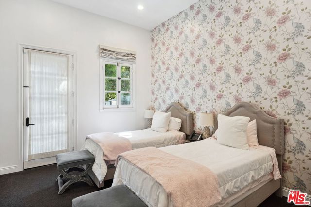 1600 Clear View Drive,  CA: https://media.crmls.org/mediaz/8c8a4d24-8a10-46de-adfb-c2687e475a54.jpg