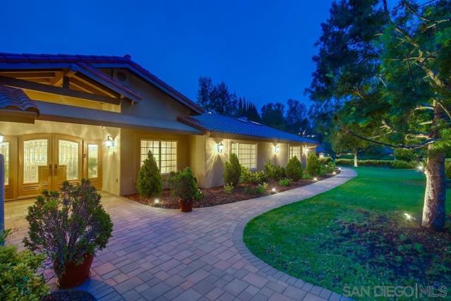 16657 Valle Verde Rd, Poway CA: https://media.crmls.org/mediaz/8c8ad0fd-71fb-498e-86f7-a4d73b5567c3.jpg