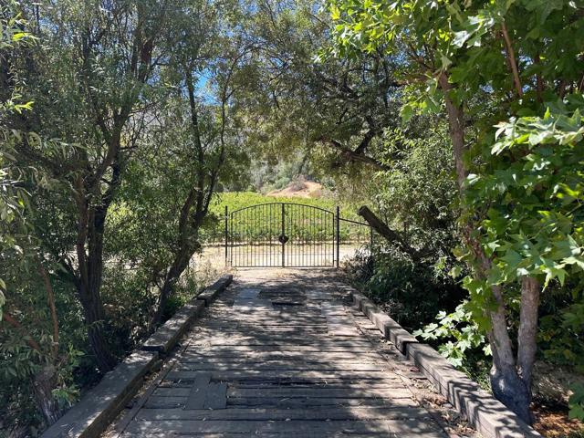 13160 Cienega Road, Hollister CA: https://media.crmls.org/mediaz/8c8aeb8f-18c3-4329-96f0-b754a5306913.jpg