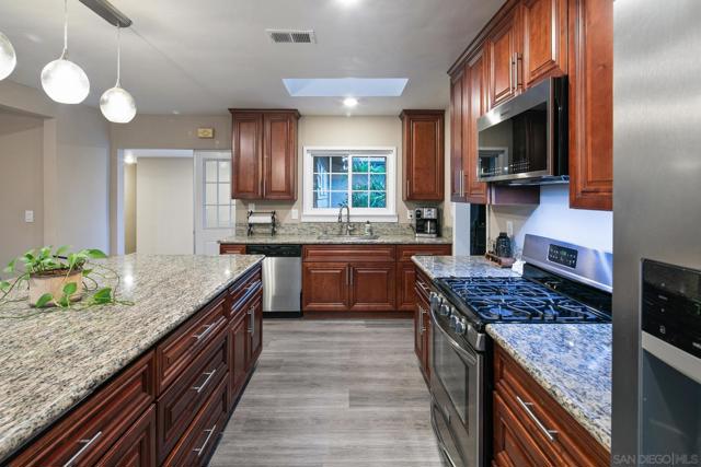 750 Mission Ave, Chula Vista CA: https://media.crmls.org/mediaz/8c8b01e2-906c-41c3-9326-a0dfda3dd96b.jpg