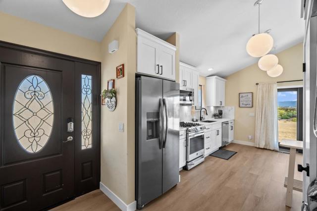 640 Evans Road, Milpitas CA: https://media.crmls.org/mediaz/8c8b12c0-958a-4367-89b4-fb0acbf41c80.jpg