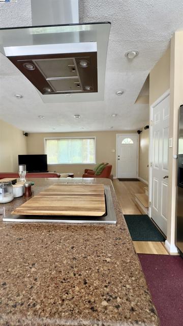 38526 Canyon Heights Drive, Fremont CA: https://media.crmls.org/mediaz/8c8bb1d0-80dc-480a-8d39-edb08eed6ee2.jpg