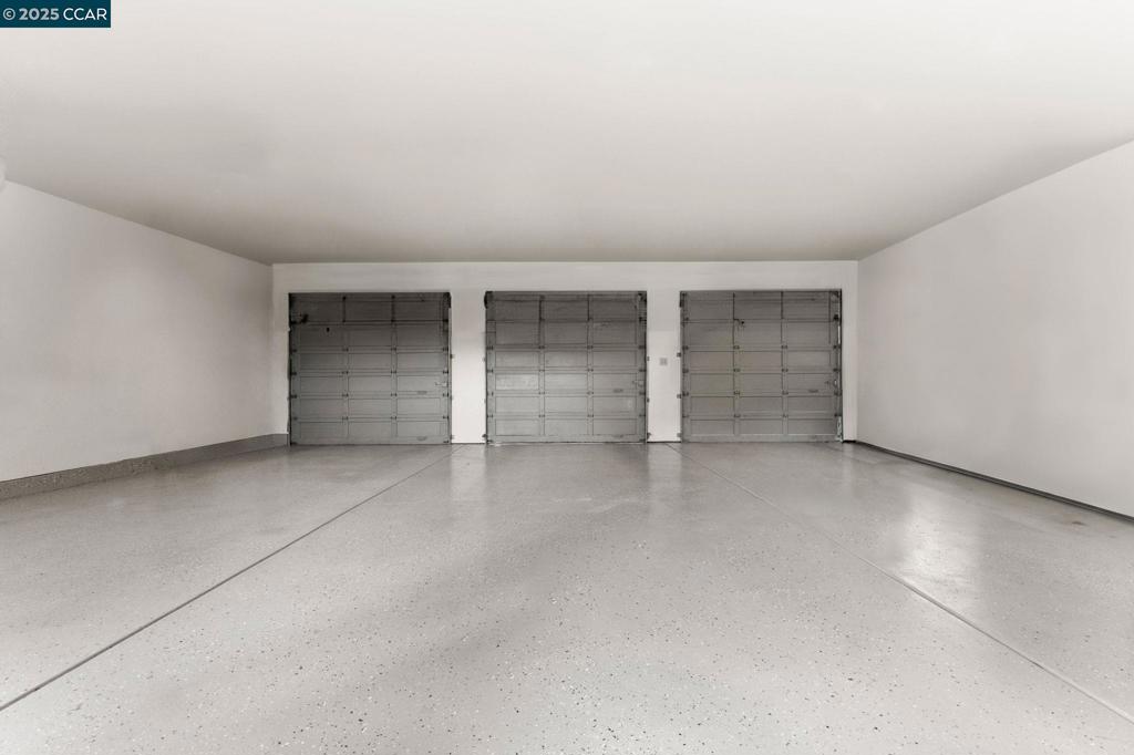 https://media.crmls.org/mediaz/8c8c19c3-d04e-475b-ab9a-df6531035357.jpg?preset=X-Large