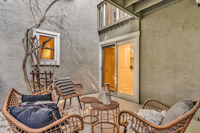 394 Camelback Rd, Pleasant Hill CA: https://media.crmls.org/mediaz/8c8cb3f0-ad48-4da0-92dc-471e0bf274f6.jpg