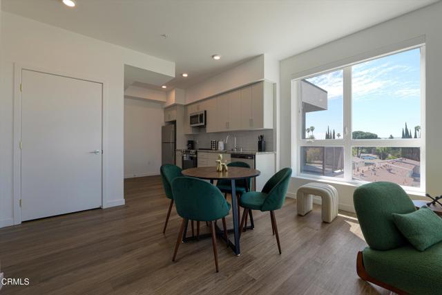 Detail Gallery Image 11 of 39 For 18900 Parthenia St #402,  Northridge,  CA 91324 - 1 Beds | 1 Baths