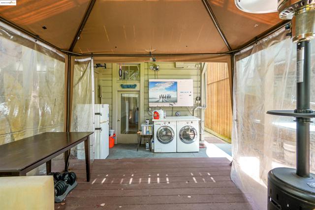 2654 Bush St, San Francisco CA: https://media.crmls.org/mediaz/8c8d63a6-1300-4437-abb1-3575f9e6f1b6.jpg