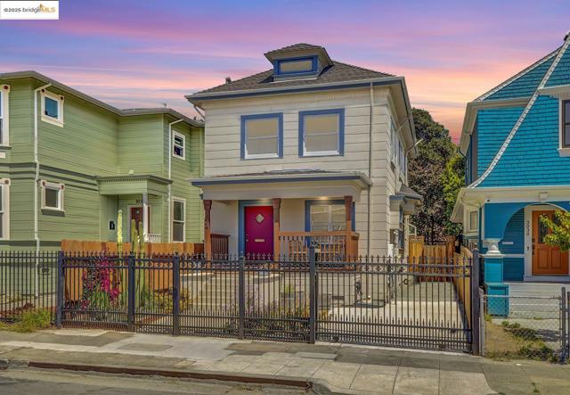 3034 Martin Luther King Jr Way, Oakland CA: https://media.crmls.org/mediaz/8c8d837e-bfe7-4595-a9d2-658597ede12d.jpg