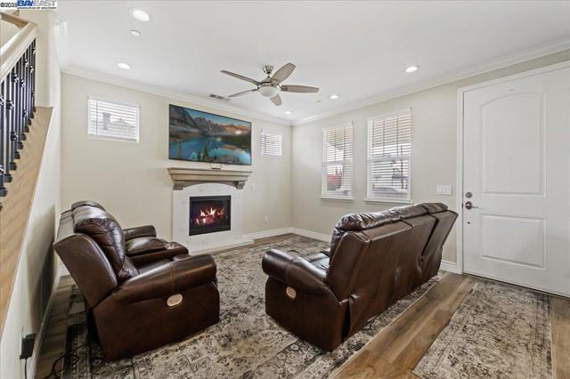 736 N P St, Livermore CA: https://media.crmls.org/mediaz/8c8d8922-d8dd-47ea-9dbf-5c3f7817b3cb.jpg