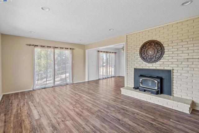 2592 Caballo Ranchero Dr, Diablo CA: https://media.crmls.org/mediaz/8c8f01d6-1ac3-4518-b004-4e3b25410fd0.jpg