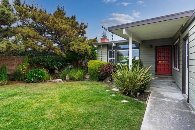 2037 Harding Avenue, San Mateo CA: https://media.crmls.org/mediaz/8c8f7405-869b-4063-a2e2-de6841fed5b4.jpg