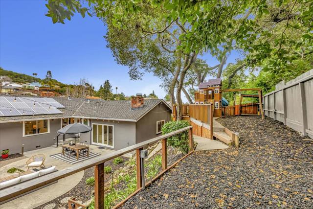 2845 Brittan Avenue, San Carlos CA: https://media.crmls.org/mediaz/8c900a15-d4a8-4ea2-b6f1-be4788efd73a.jpg